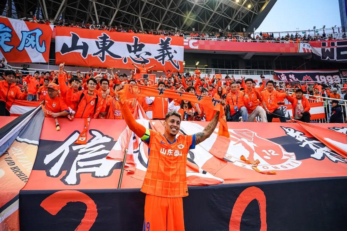 谢菲联新晋土炮喜获进球球迷喜出望外