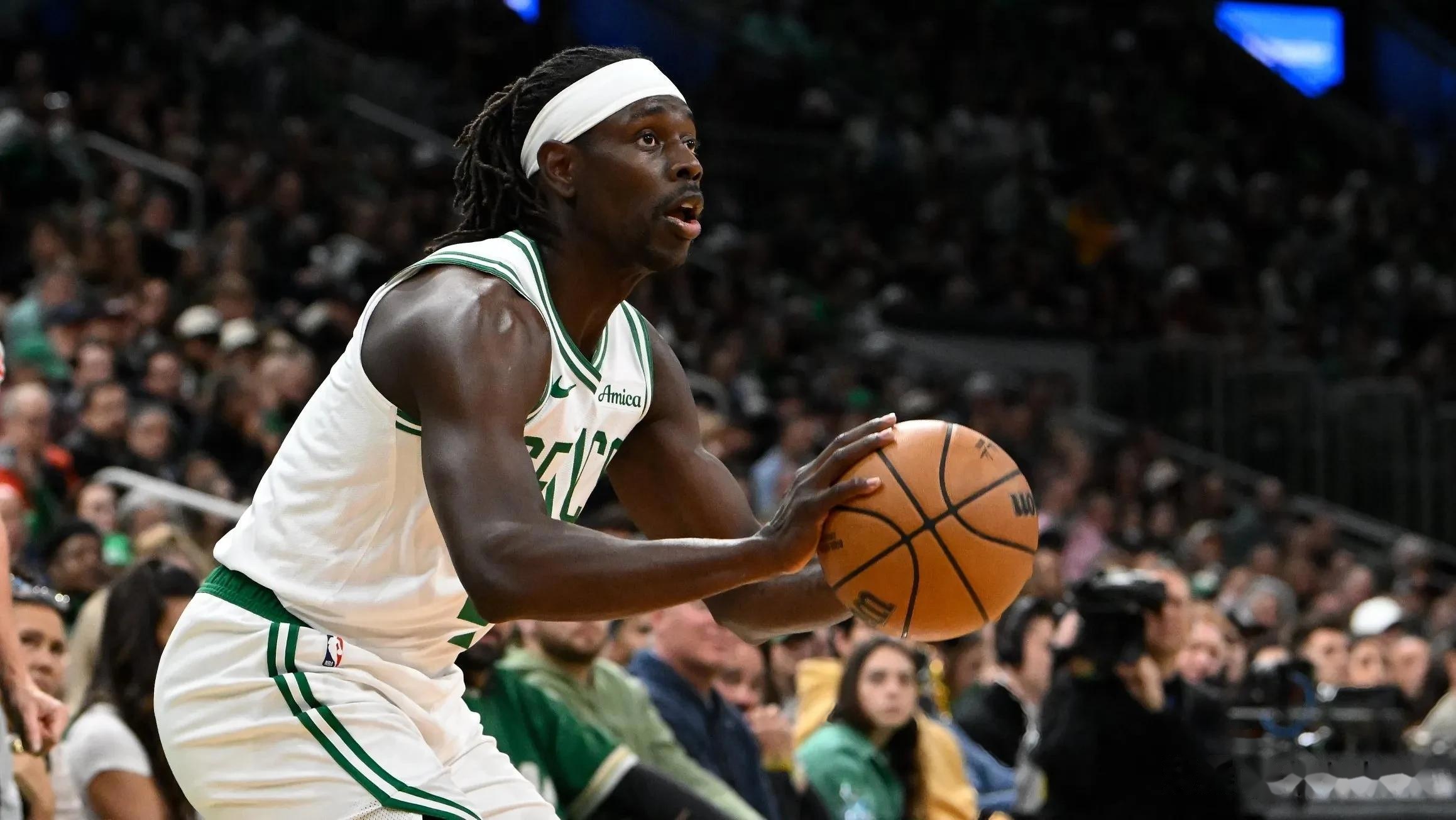 凯尔特人大胜活塞，士气高涨