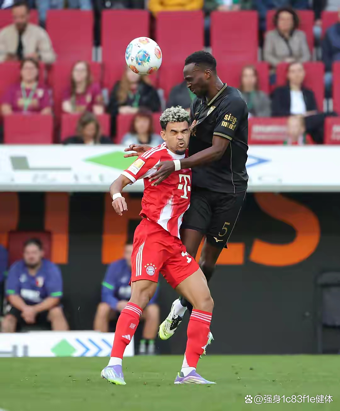 奥格斯堡球员表现抢眼，力保不败