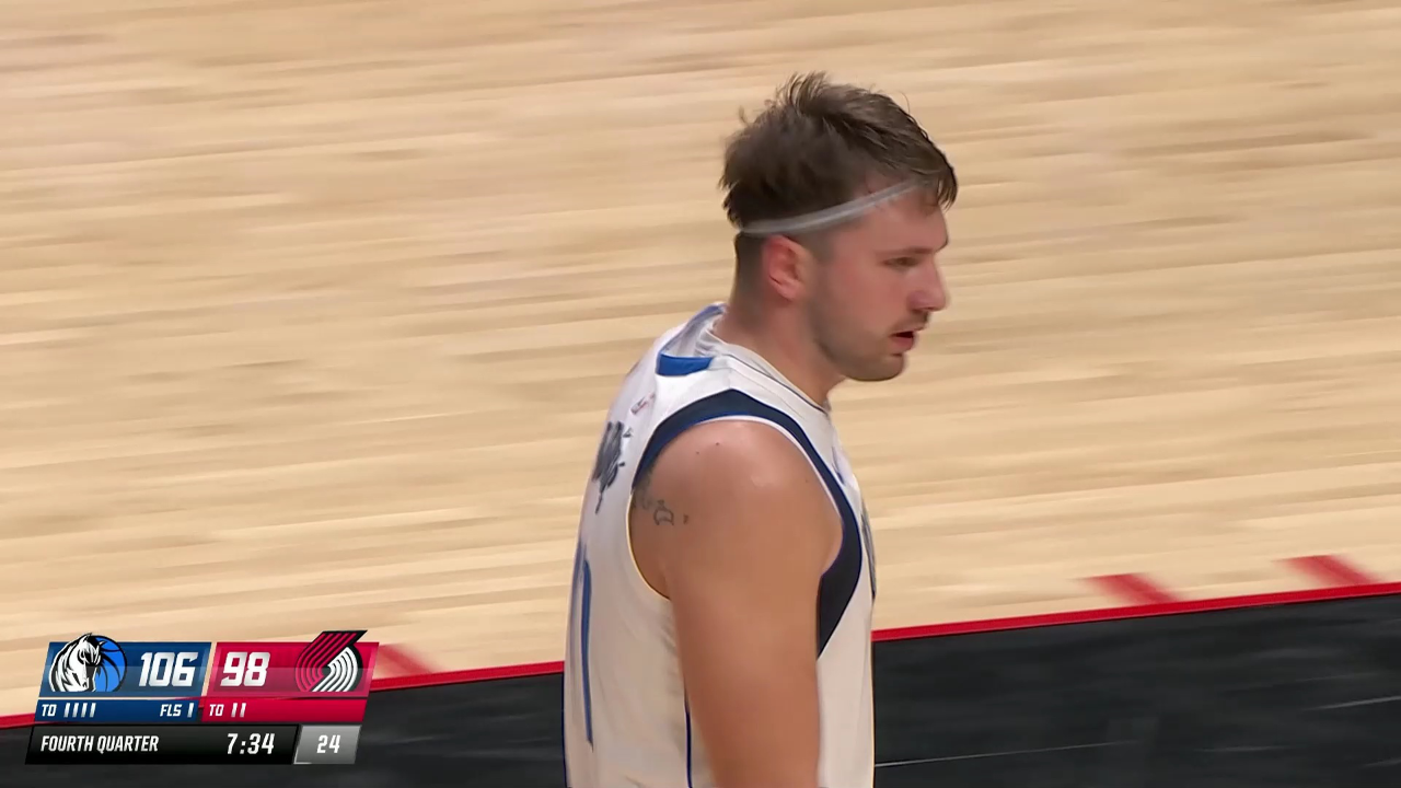 开拓者主场击败独行侠，保持不败