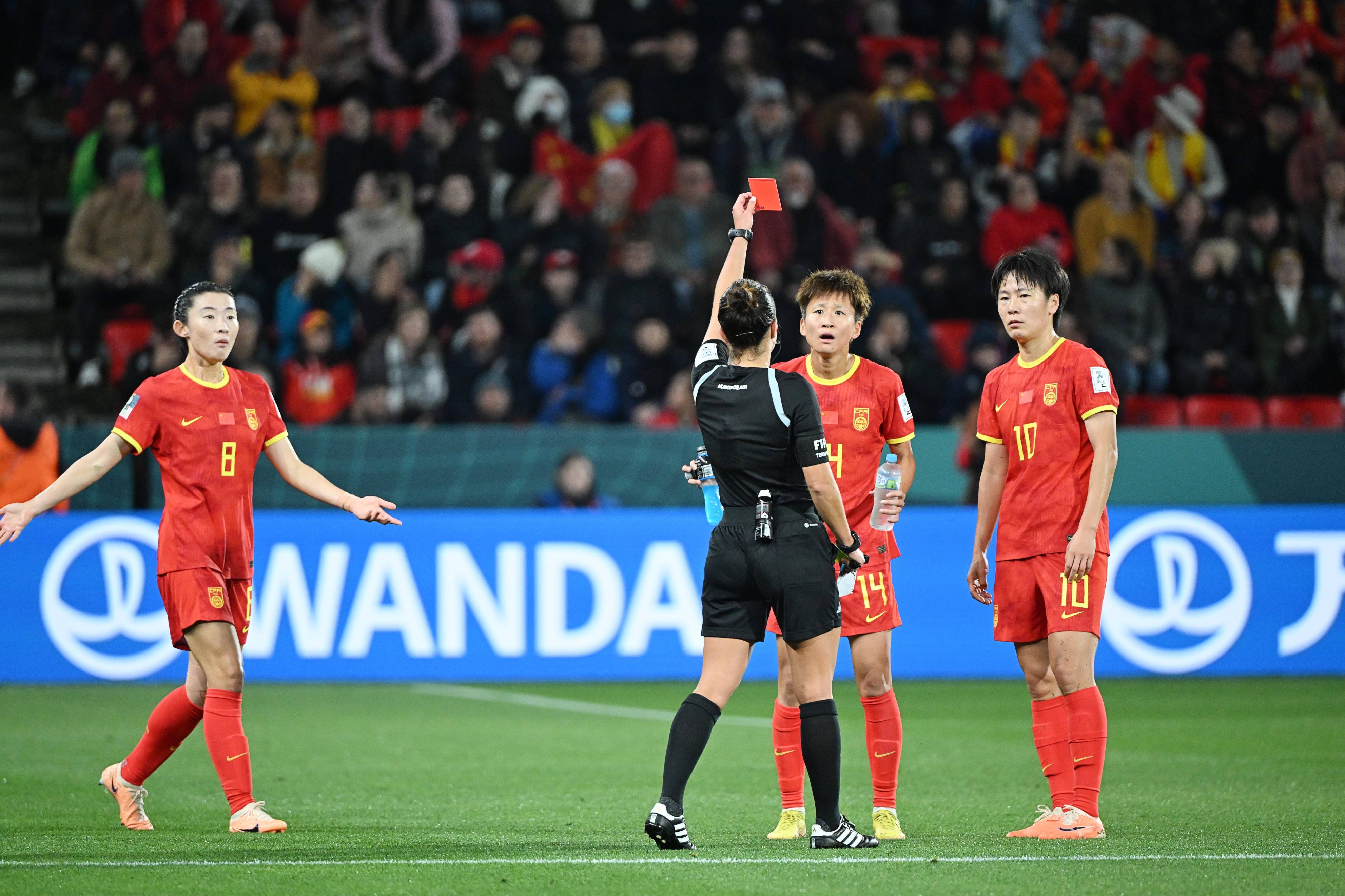 中国女足主场击败英格兰队，喜获佳绩