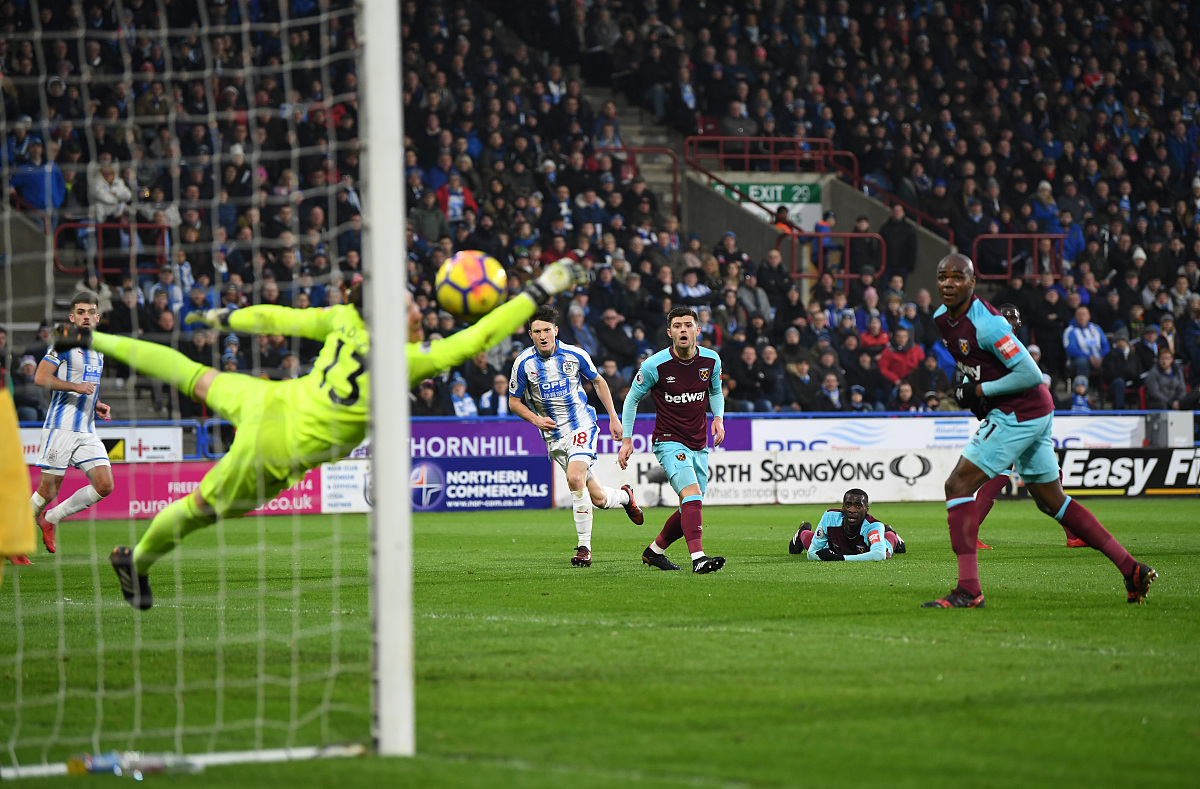 华特福德前锋进球破门，打破僵局