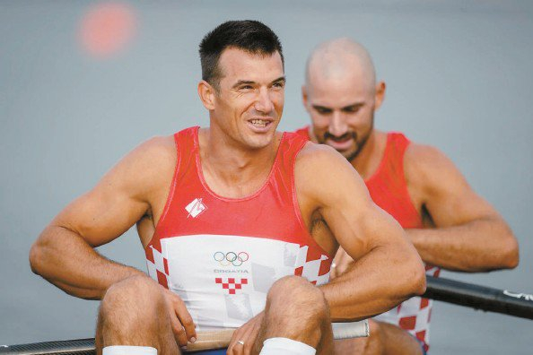 英国赛艇团队合作默契，雄霸赛场