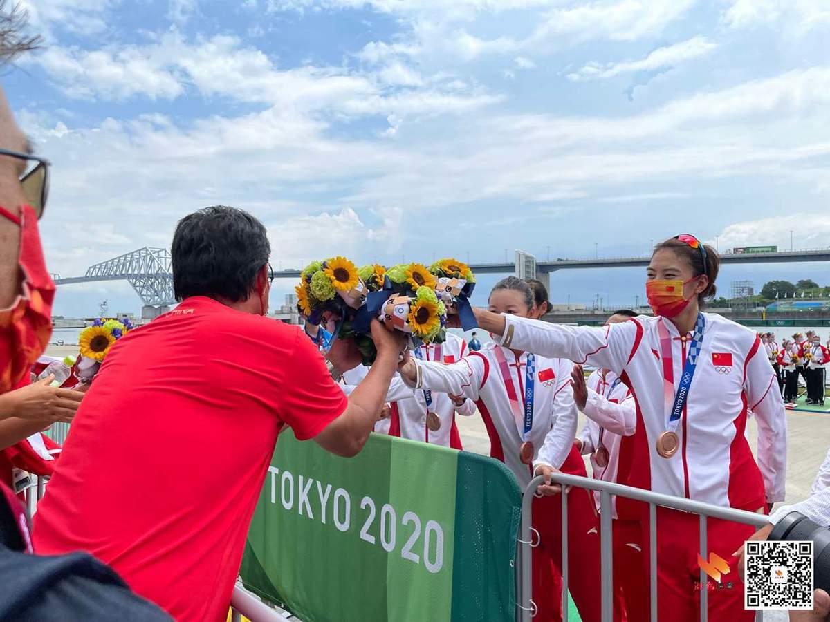 英国赛艇团队合作默契，雄霸赛场