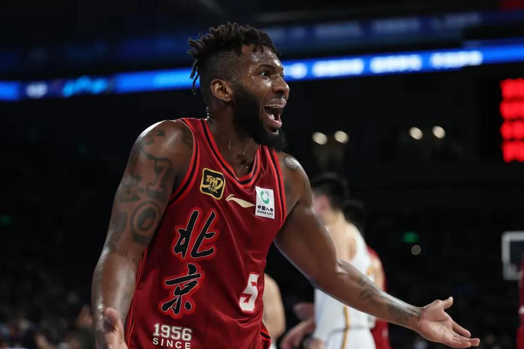 山东男篮连胜开启，领头羊之位稳固