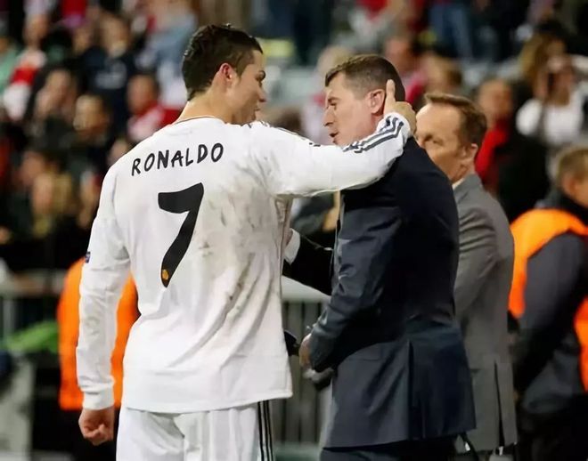 土耳其力克瓦伦西亚，马夏尔制霸全场