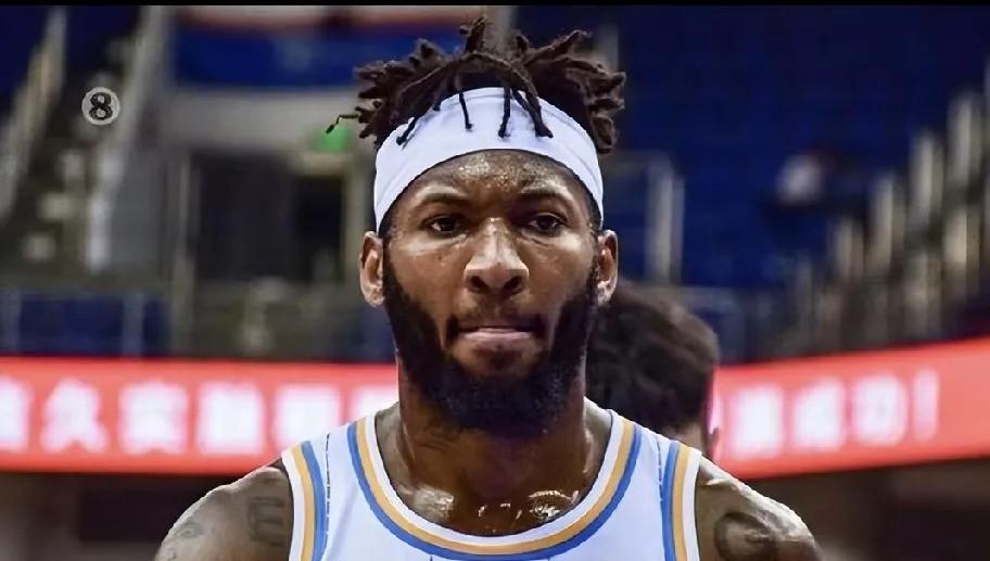 联盟最强中锋被罚出场造成困局