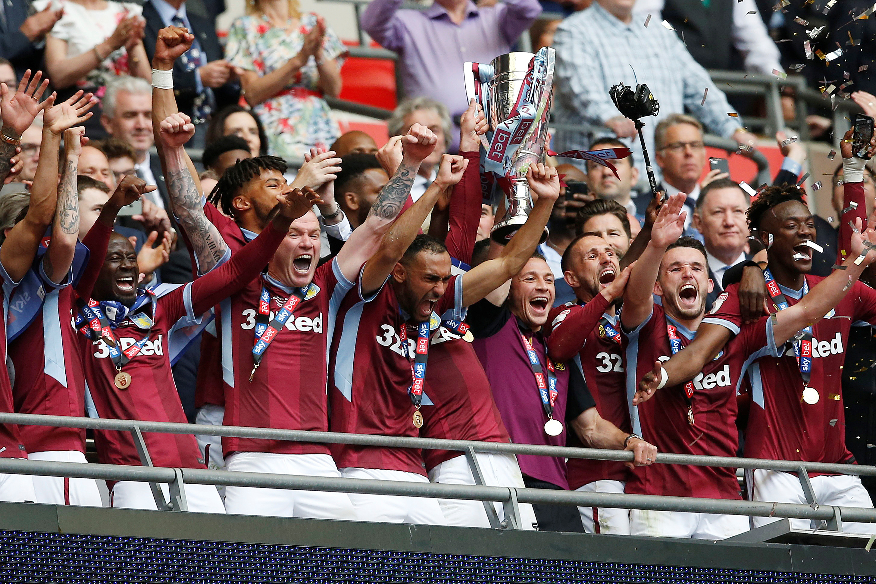 热刺三球大胜布莱顿，战胜不败怪胎