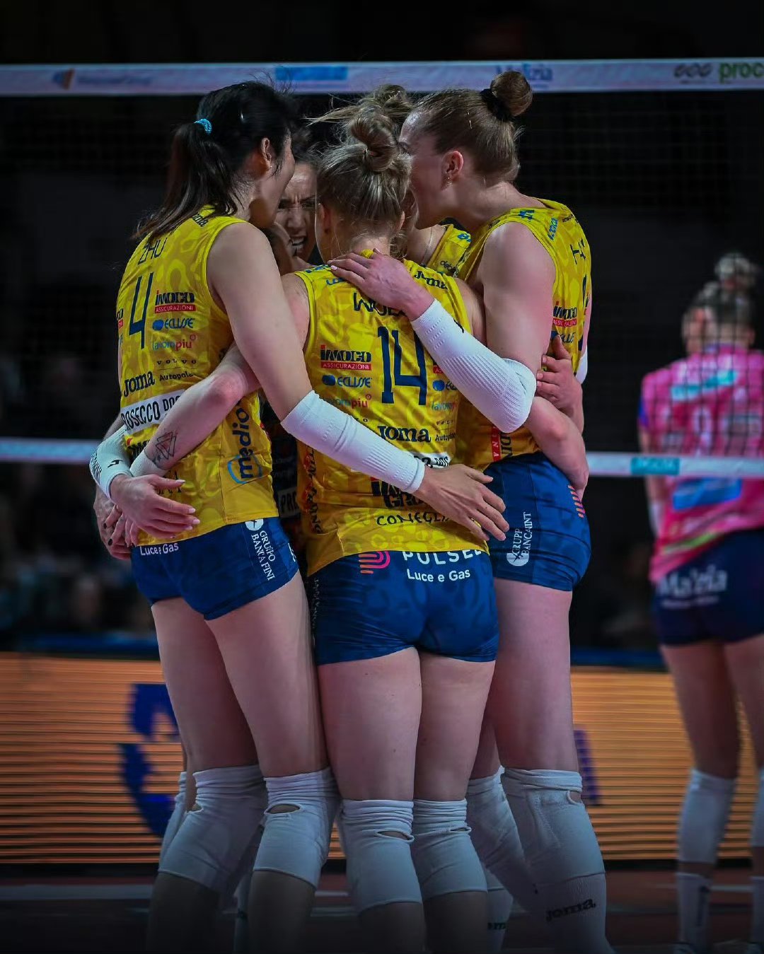 澳大利亚女排力克俄罗斯，进入四强