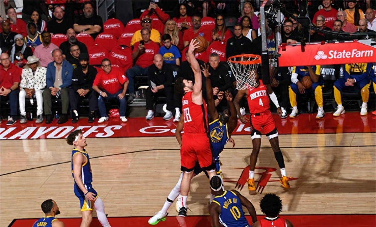 全球篮球联赛精彩对抗引爆球迷热情