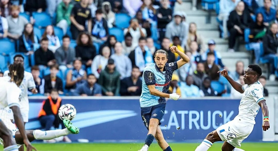 摩纳哥对马赛在球场上大战,场外事件热闹 摩纳哥对马赛在球场上大战,场外事件热闹