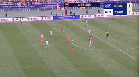 巴西队在国际赛场上大放异彩 巴西队在国际赛场上大放异彩